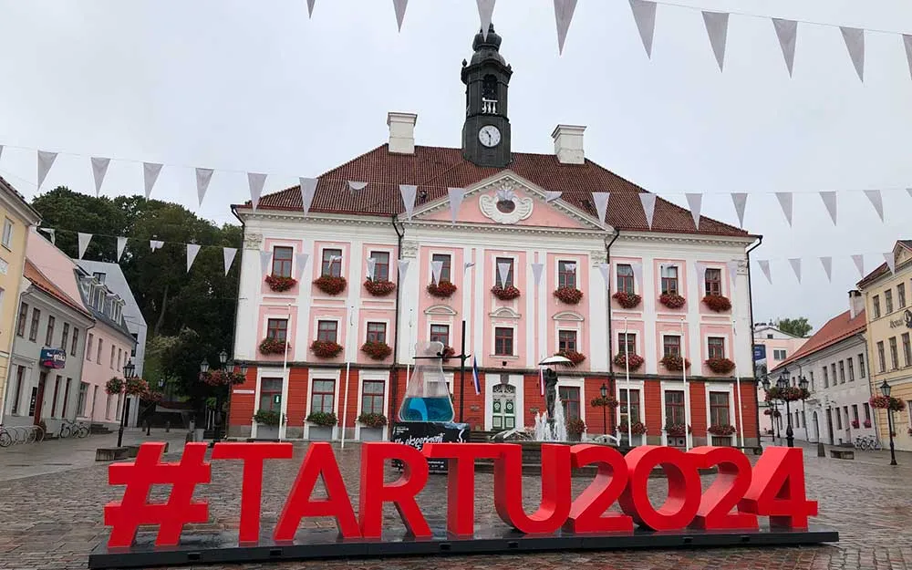 piazza-del-municipio-tartu-estonia