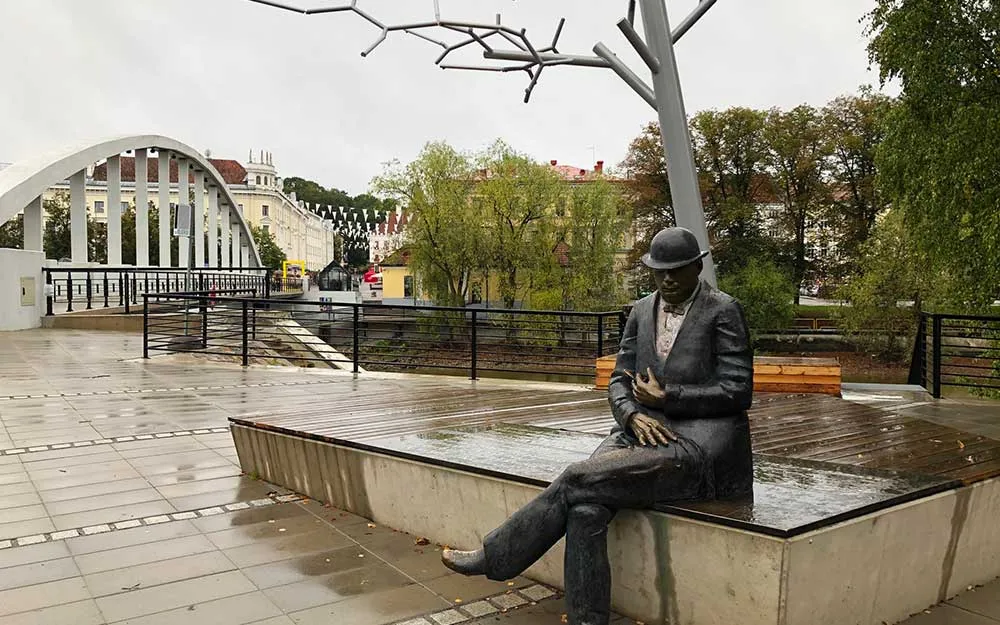 statue-a-tartu-estonia
