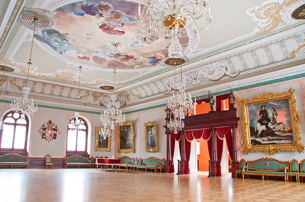 casa delle teste nere riga